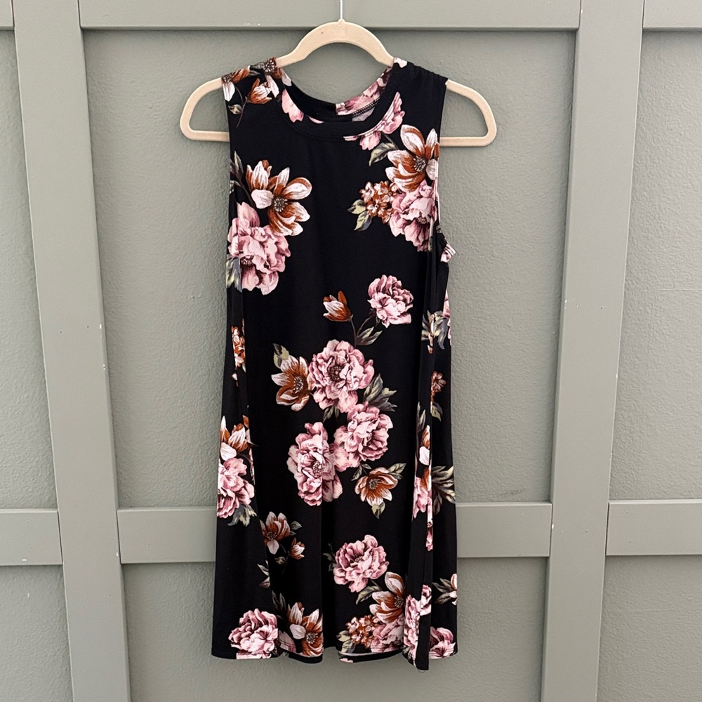 Fortune + Ivy Floral Sleeveless Dress - Medium